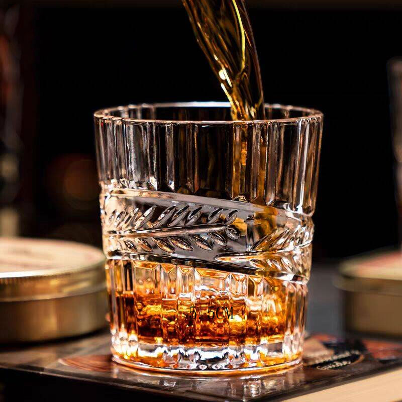 Copa de whisky en relieve, cri - Wine Beer Spirits reseña y precio